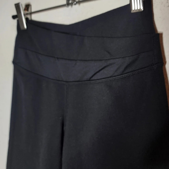 Lululemon Astro Crop black long 14" shorts, black size 2. - Picture 3 of 16